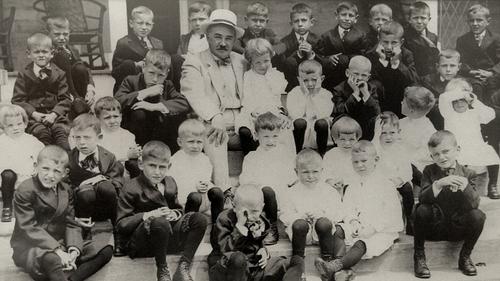 Milton Hershey pictured with students in 1913 Milton Hershey pictured with students in 1913