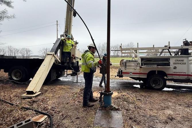 A Pennsylvania American crew fixes a pump failure. A Pennsylvania American crew fixes a pump failure.