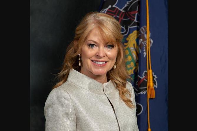 Tesorero republicano Stacy Garrity Tesorero republicano Stacy Garrity