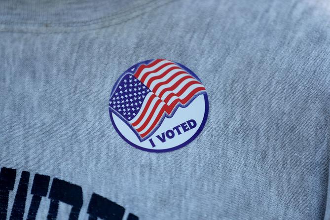 Polls open at 7 a.m and close at 8 p.m. As long as you are in line to vote by 8 p.m., you are entitled to cast a ballot. Polls open at 7 a.m and close at 8 p.m. As long as you are in line to vote by 8 p.m., you are entitled to cast a ballot.