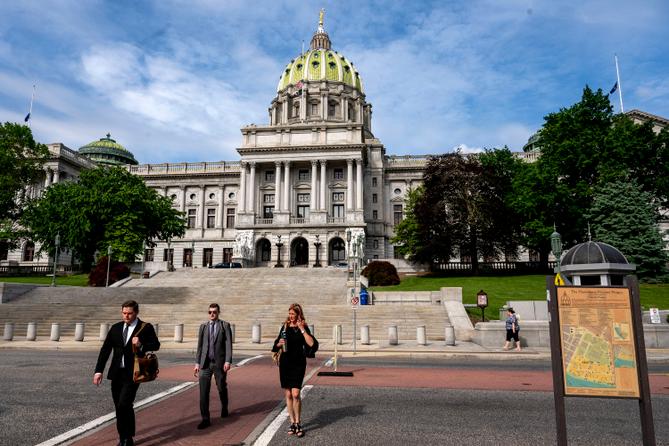 A plan to break the Pennsylvania legislature's blockade of a ban on gifts from lobbyists fell flat Wednesday, and lawmakers seem generally uninterested in the reform. A plan to break the Pennsylvania legislature's blockade of a ban on gifts from lobbyists fell flat Wednesday, and lawmakers seem generally uninterested in the reform.